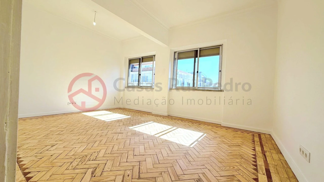 Apartamento T2 para Venda em Amora Foto 4