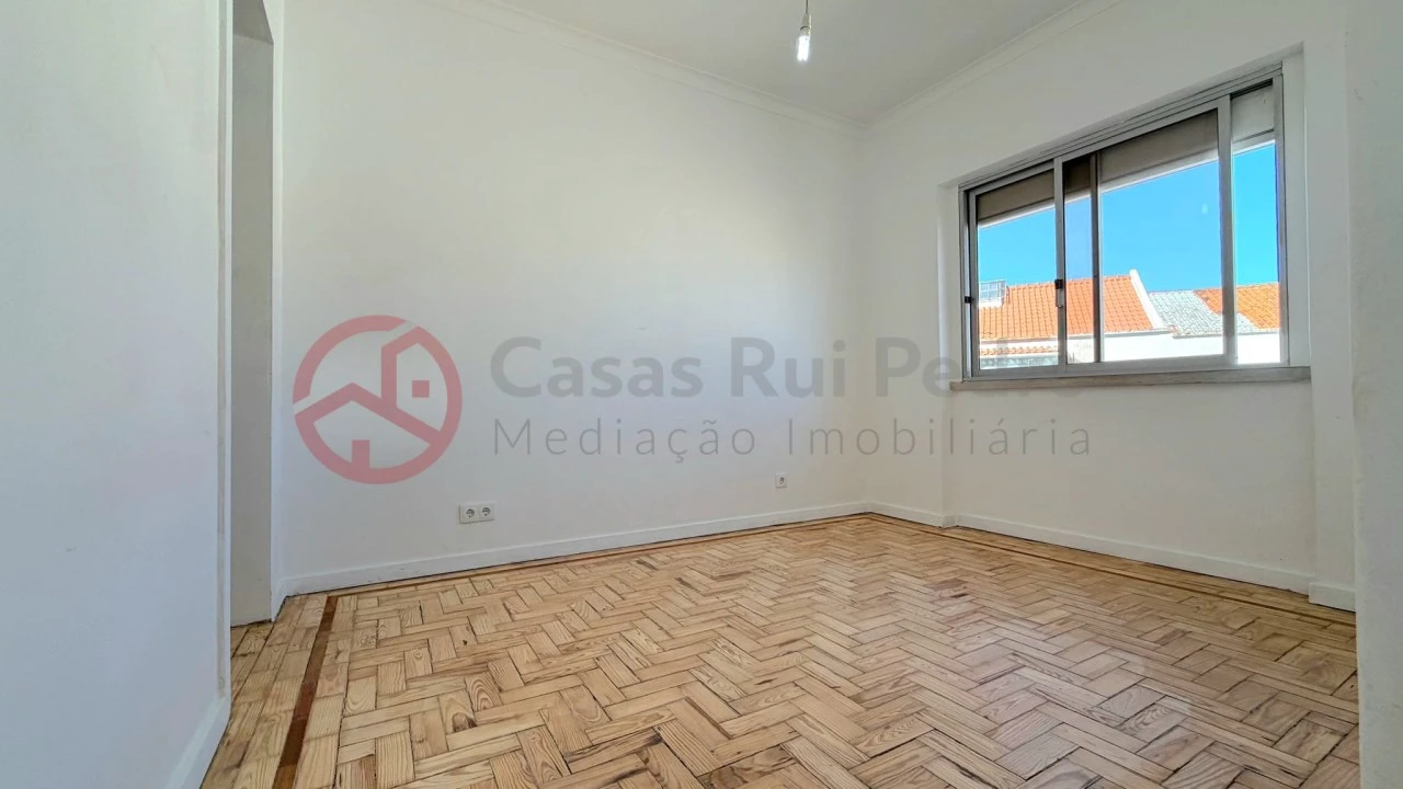Apartamento T2 para Venda em Amora Foto 6
