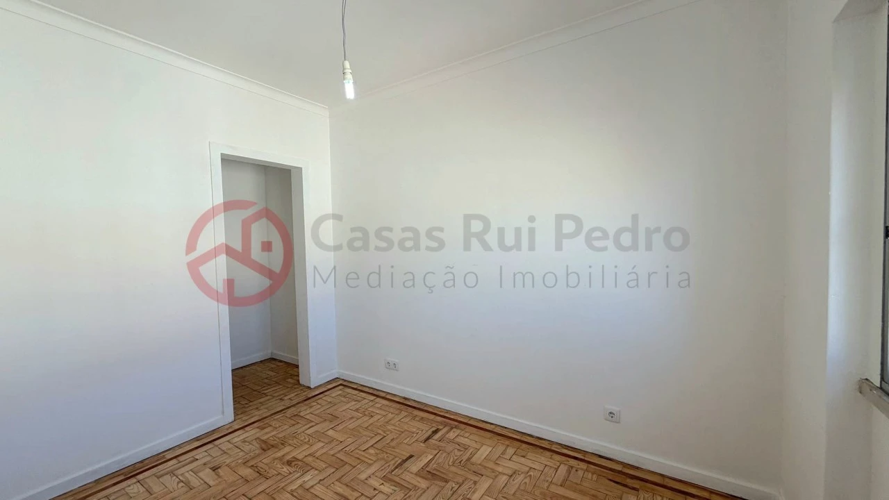 Apartamento T2 para Venda em Amora Foto 17