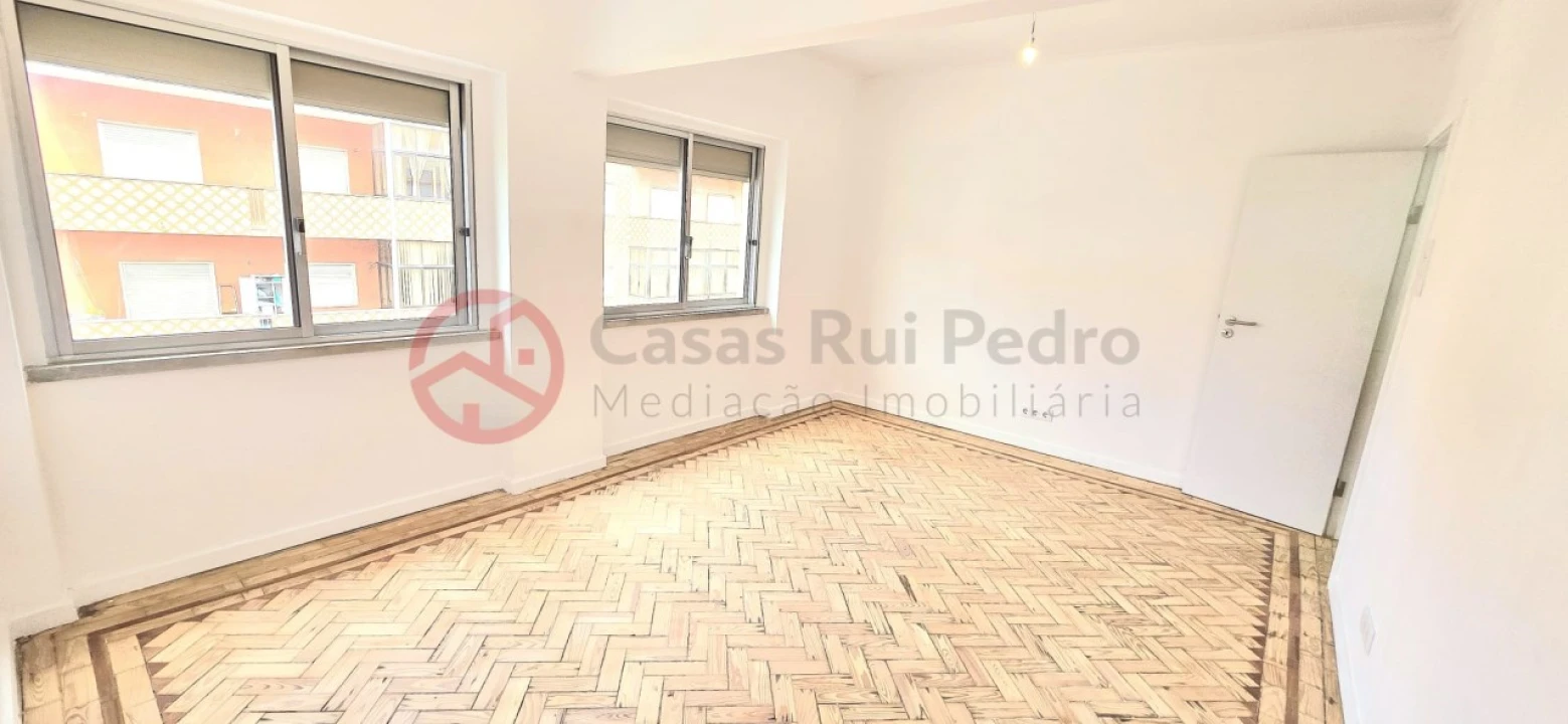 Apartamento T2 para Venda em Amora Foto 23