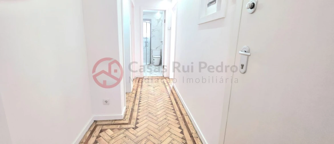 Apartamento T2 para Venda em Amora Foto 8