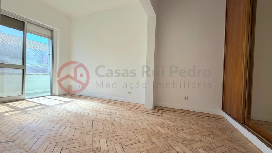 Apartamento T2 para Venda em Amora Foto 2