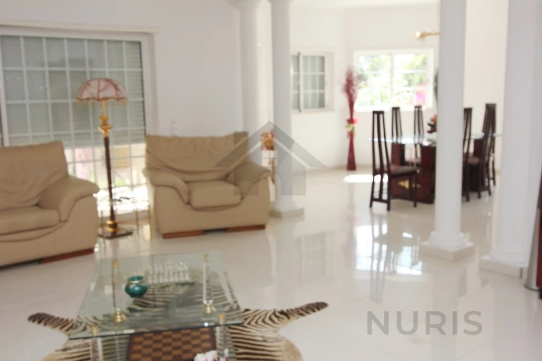Moradia T5 para Venda em Alvor Foto 4