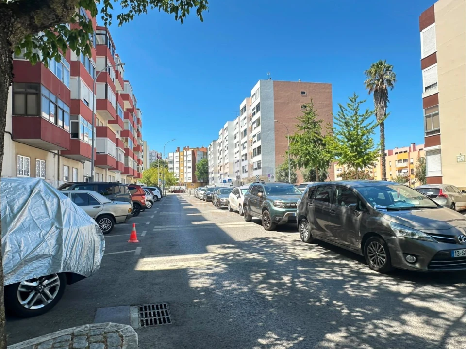 Apartamento T3 para Venda em Águas Livres Foto 2