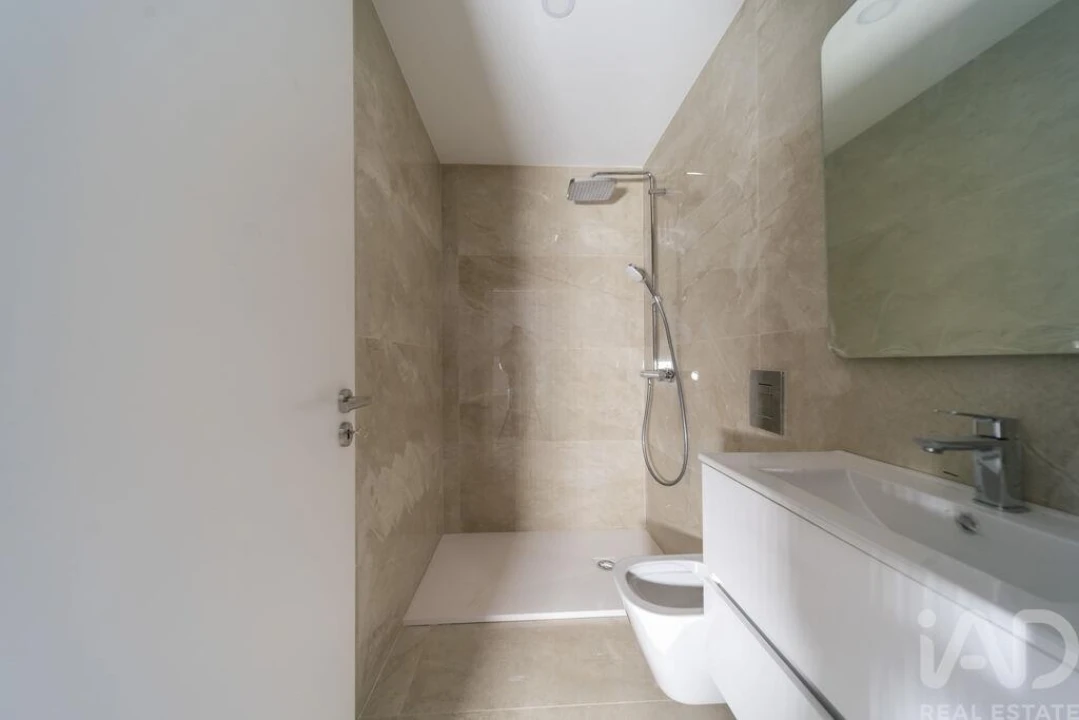 Moradia T3 para Venda em Montenegro Foto 12