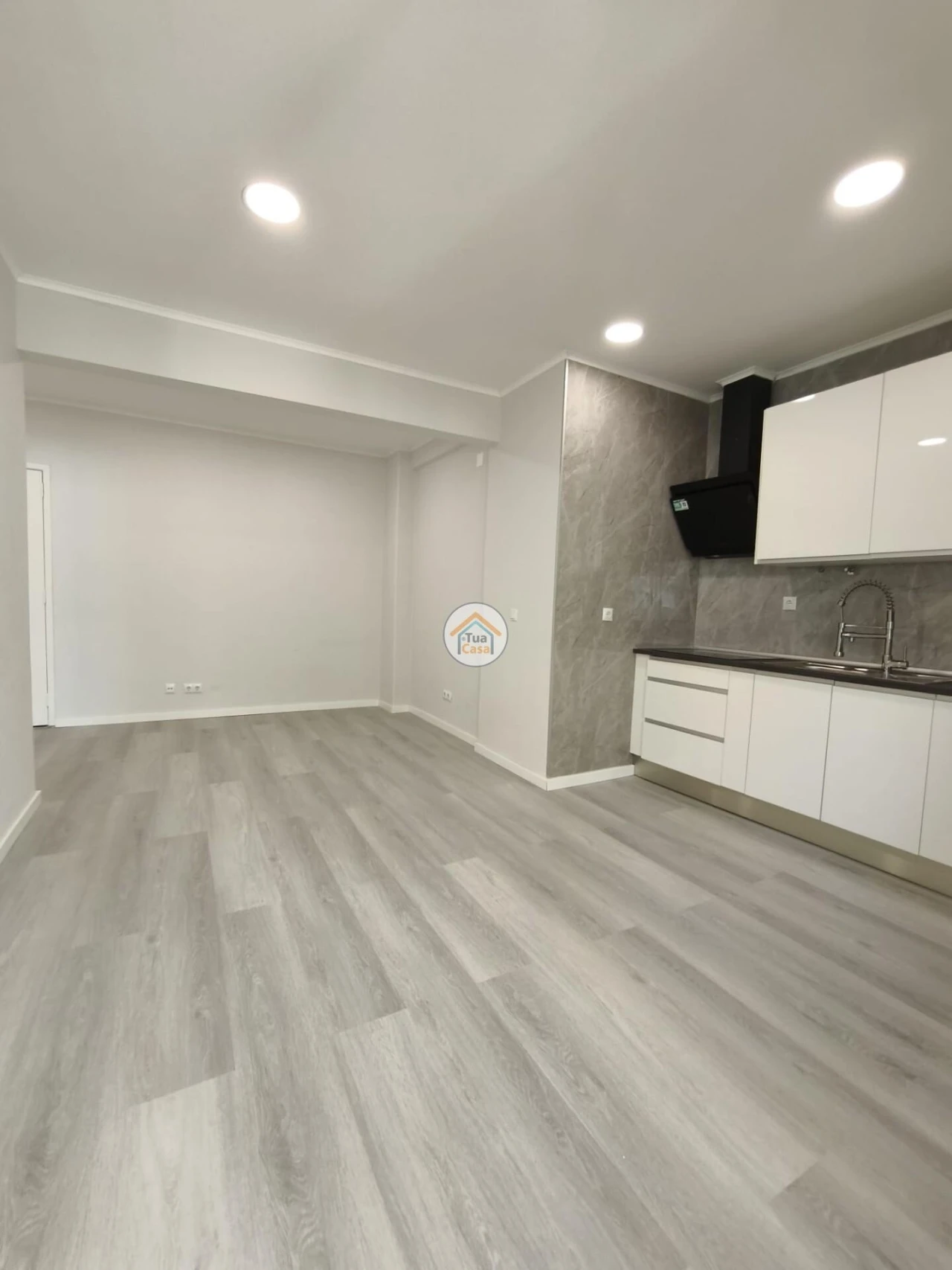 Apartamento T1 para Venda em Venteira Foto 7