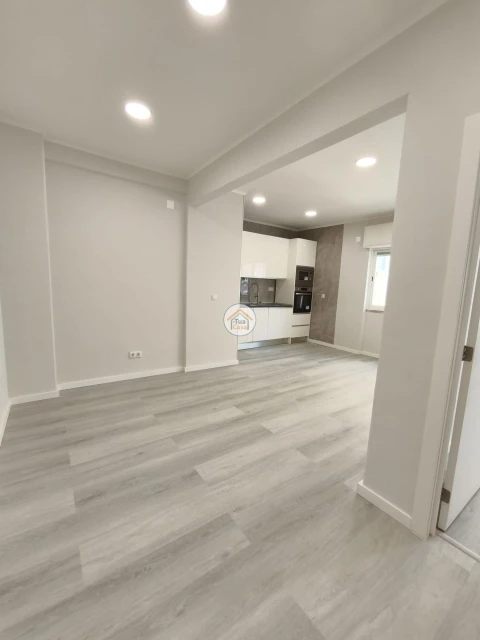 Apartamento T1 para Venda em Venteira