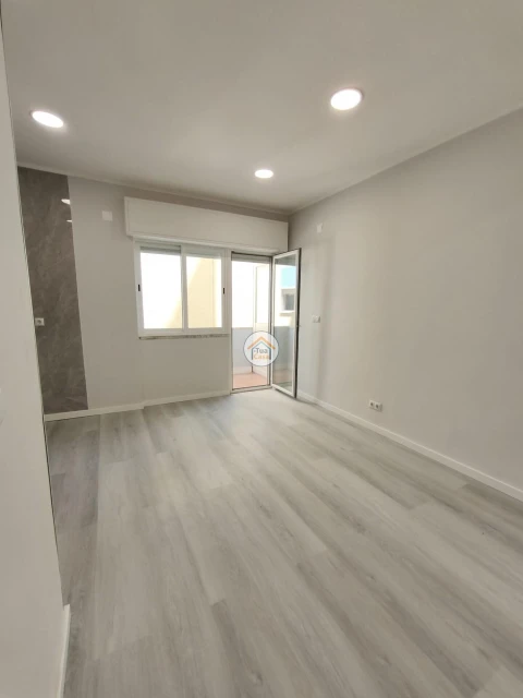 Apartamento T1 para Venda em Venteira