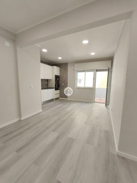 Apartamento T1 para Venda em Venteira