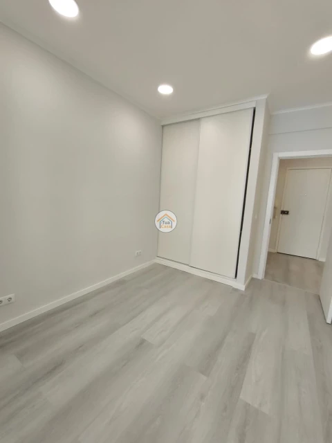 Apartamento T1 para Venda em Venteira