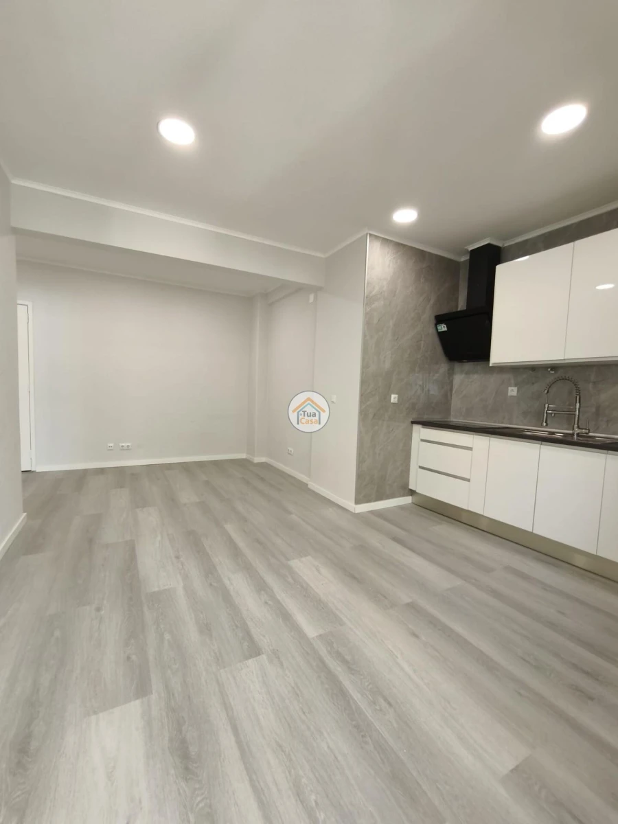 Apartamento T1 para Venda em Venteira Foto 7