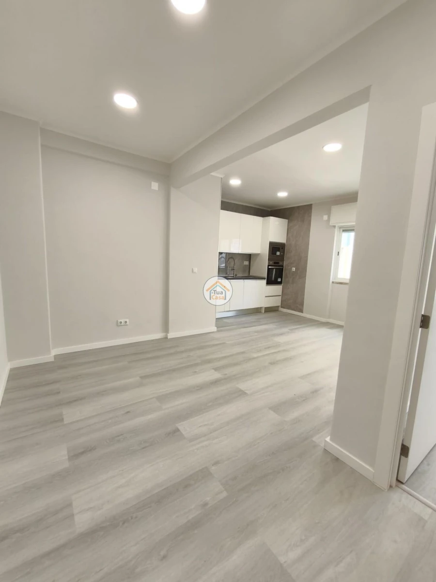 Apartamento T1 para Venda em Venteira Foto 2