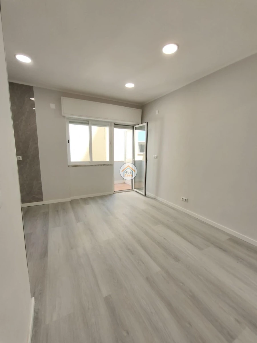 Apartamento T1 para Venda em Venteira Foto 4