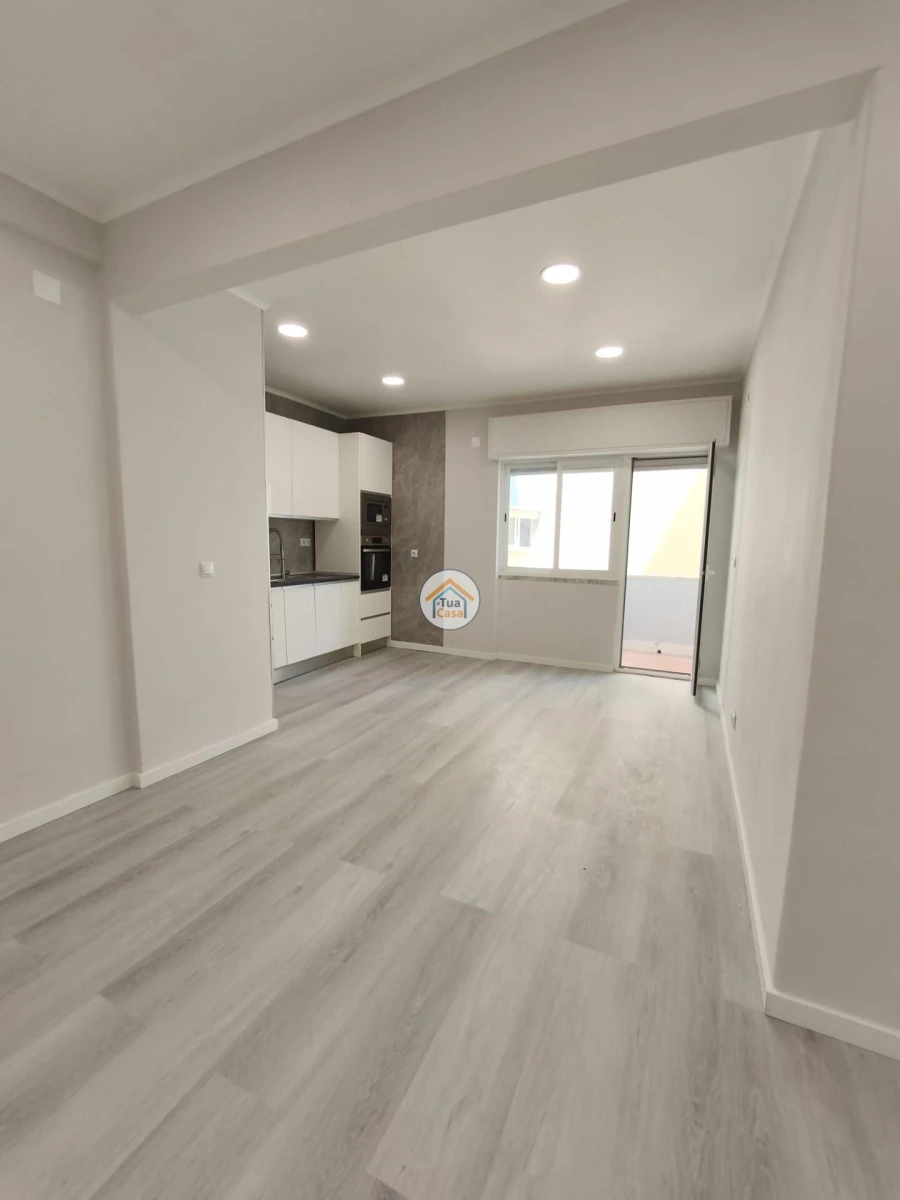 Apartamento T1 para Venda em Venteira Foto 3