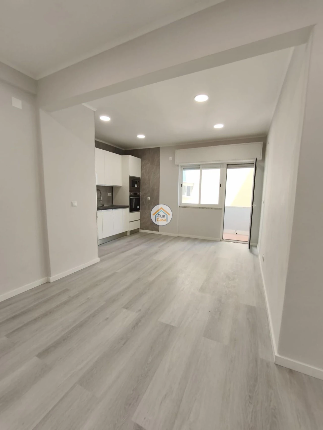 Apartamento T1 para Venda em Venteira Foto 3