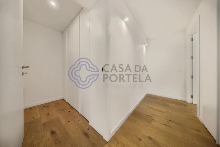 Moradia T4 para Venda em Aldoar, Foz do Douro e Nevogilde Foto 40
