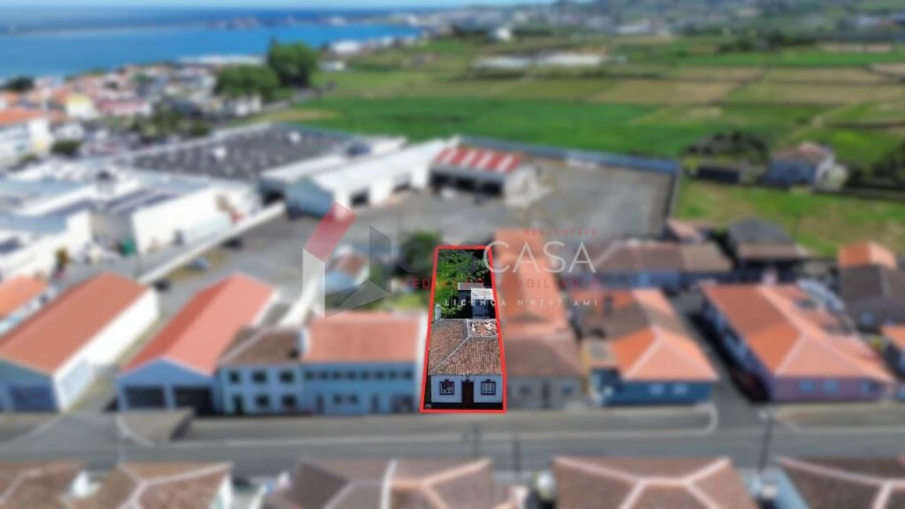Moradia T2 para Venda em Praia da Vitoria (Santa Cruz) Foto 1