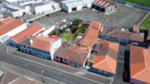 Moradia T2 para Venda em Praia da Vitoria (Santa Cruz)