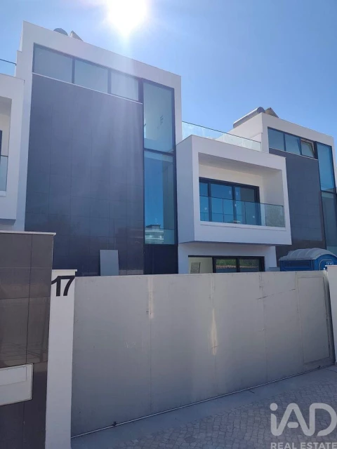 Moradia T3 para Venda em Montenegro