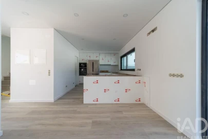 Moradia T3 para Venda em Montenegro