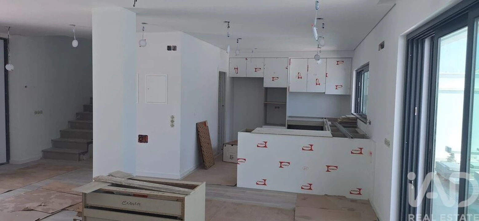 Moradia T3 para Venda em Montenegro Foto 8