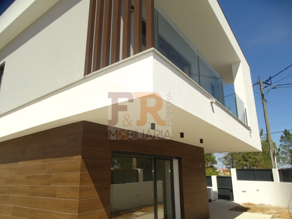 Moradia T4 para Venda em Fernao Ferro Foto 2