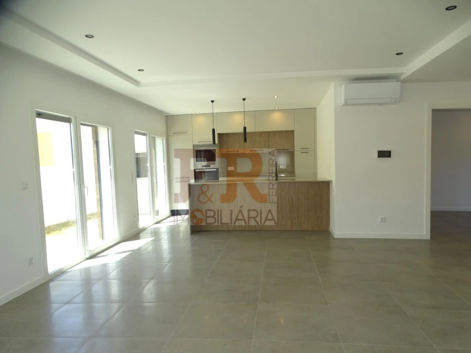 Moradia T4 para Venda em Fernao Ferro Foto 11