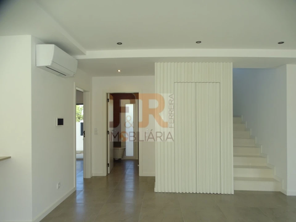 Moradia T4 para Venda em Fernao Ferro Foto 6