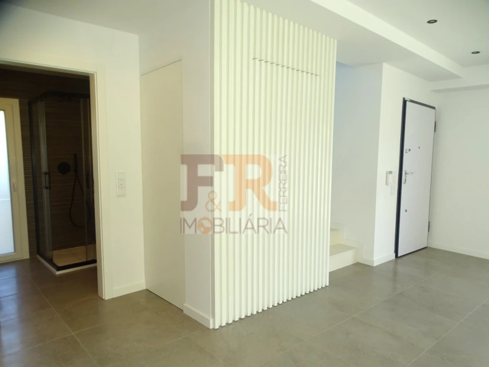 Moradia T4 para Venda em Fernao Ferro Foto 12