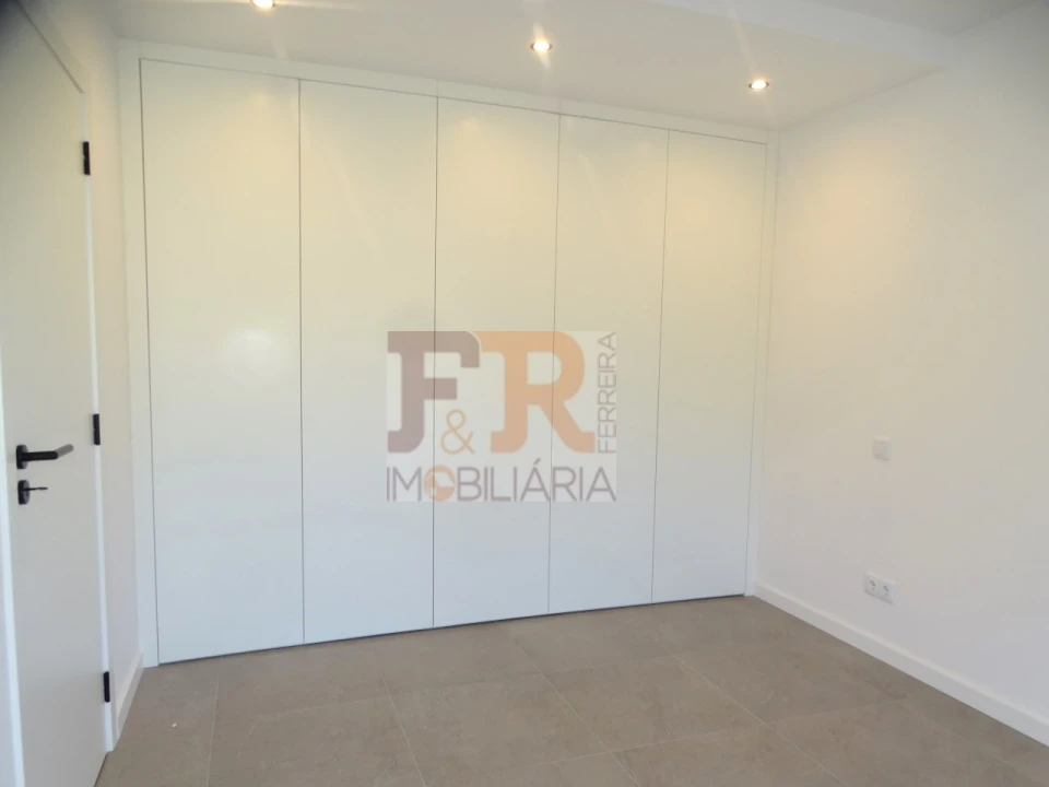 Moradia T4 para Venda em Fernao Ferro Foto 17