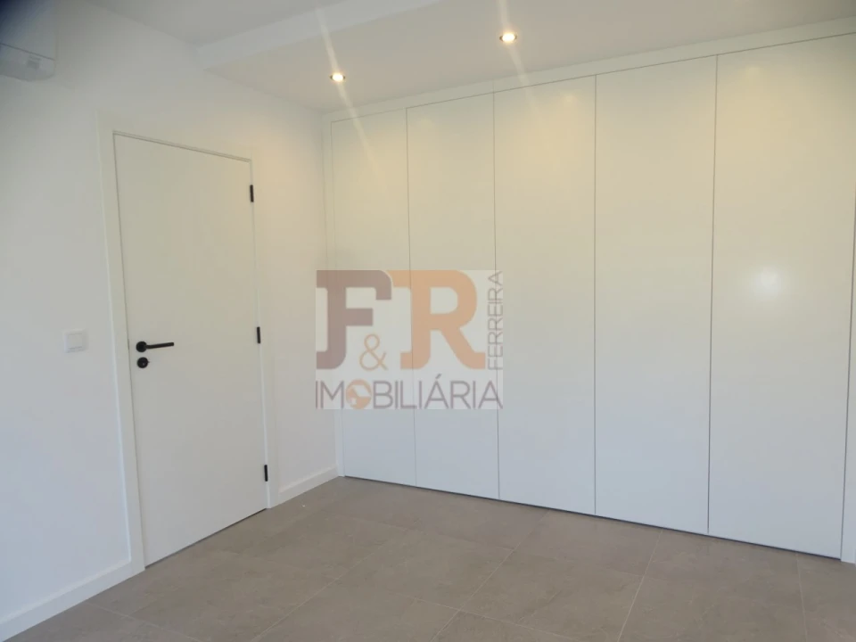 Moradia T4 para Venda em Fernao Ferro Foto 21
