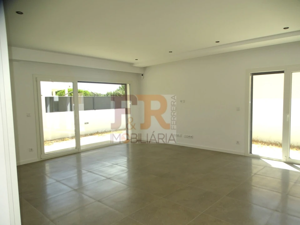 Moradia T4 para Venda em Fernao Ferro Foto 20