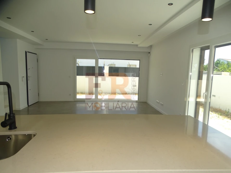 Moradia T4 para Venda em Fernao Ferro Foto 22