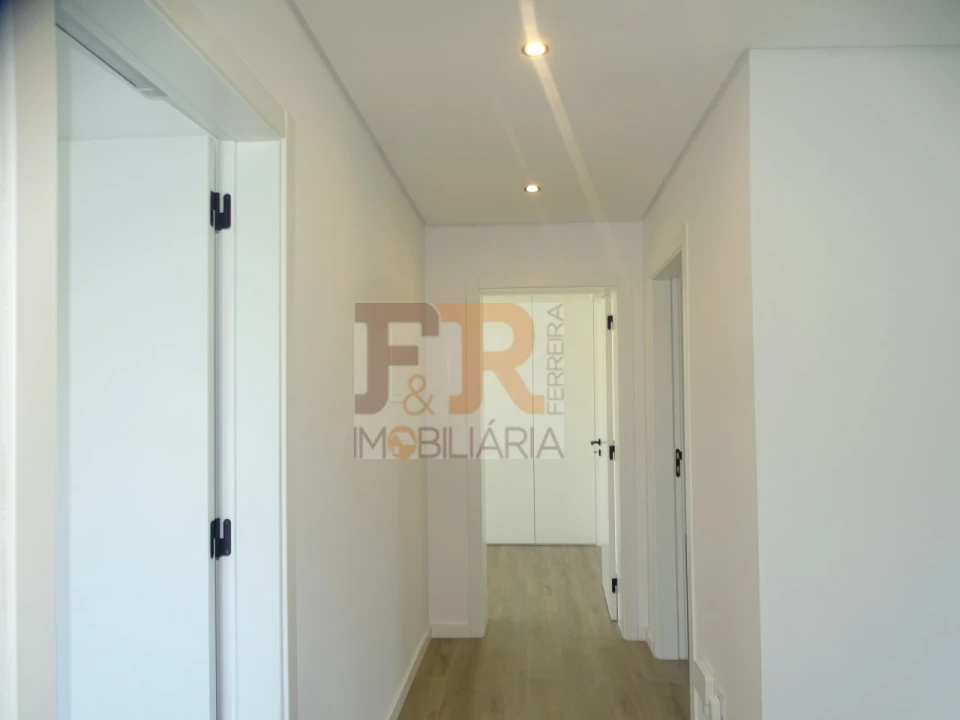 Moradia T4 para Venda em Fernao Ferro Foto 24