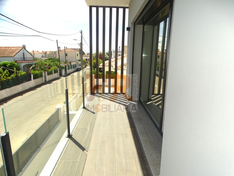 Moradia T4 para Venda em Fernao Ferro Foto 31