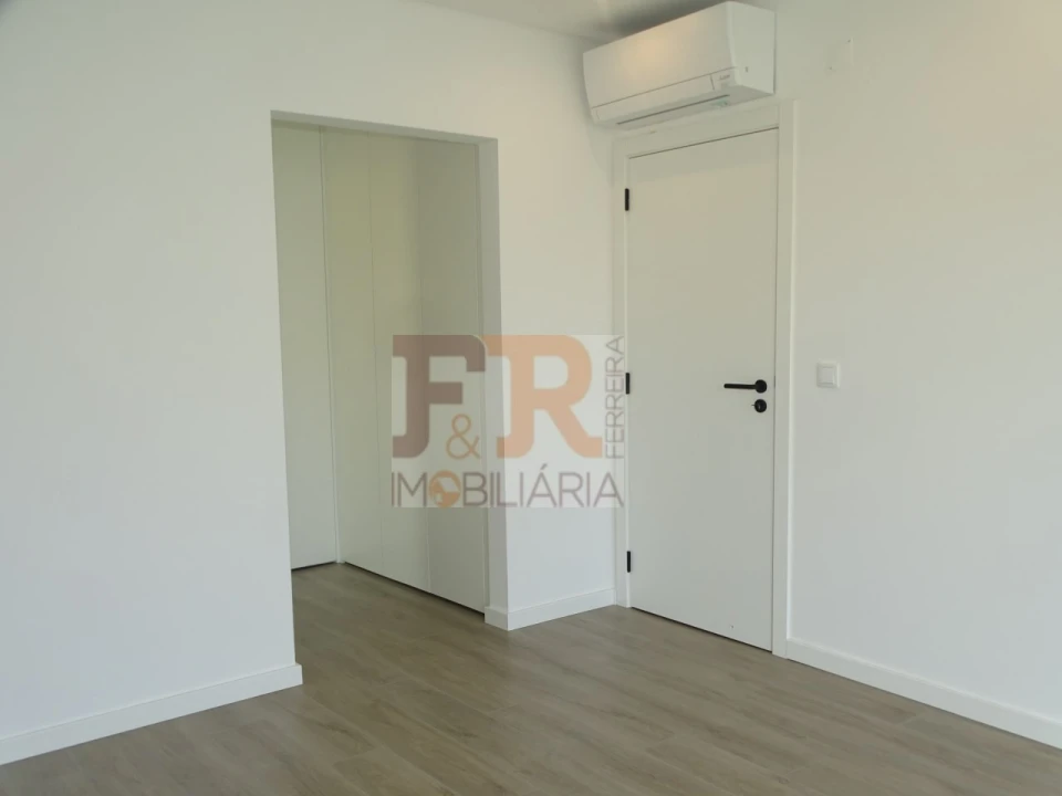 Moradia T4 para Venda em Fernao Ferro Foto 37