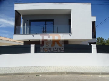 Moradia T4 para Venda em Fernao Ferro
