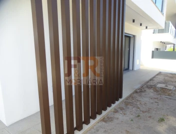 Moradia T4 para Venda em Fernao Ferro
