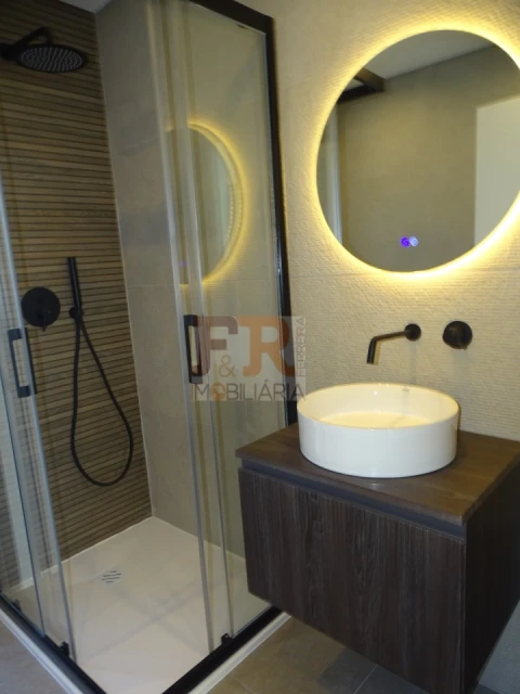 Moradia T4 para Venda em Fernao Ferro