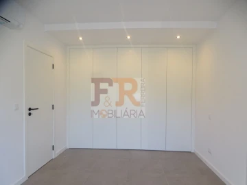 Moradia T4 para Venda em Fernao Ferro