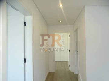 Moradia T4 para Venda em Fernao Ferro