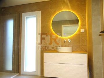 Moradia T4 para Venda em Fernao Ferro