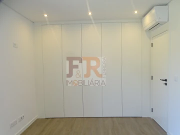 Moradia T4 para Venda em Fernao Ferro
