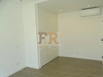 Moradia T4 para Venda em Fernao Ferro