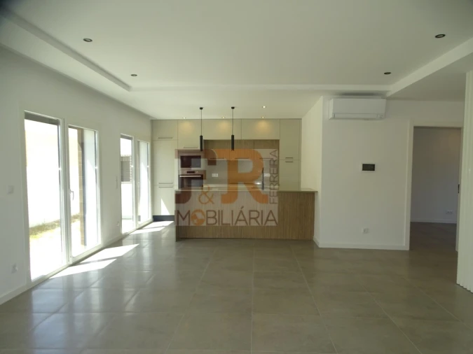 Moradia T4 para Venda em Fernao Ferro Foto 9