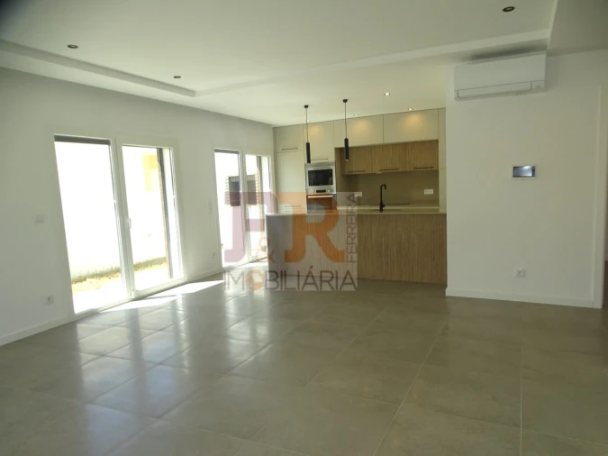 Moradia T4 para Venda em Fernao Ferro Foto 15
