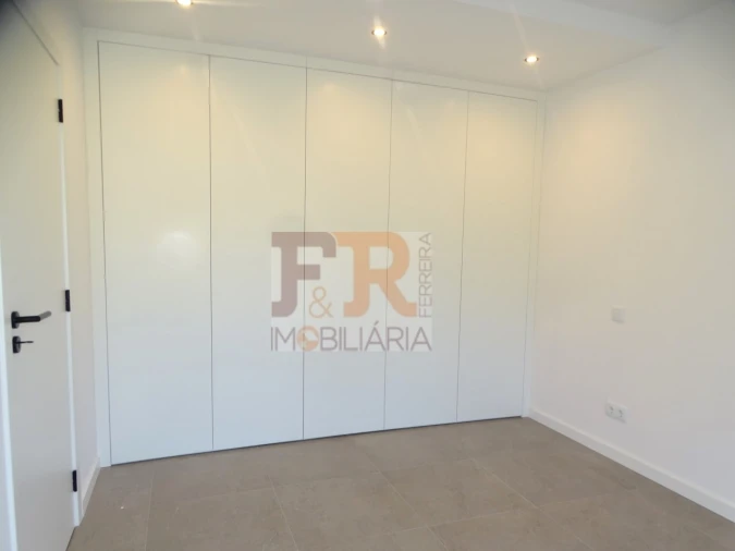 Moradia T4 para Venda em Fernao Ferro Foto 17