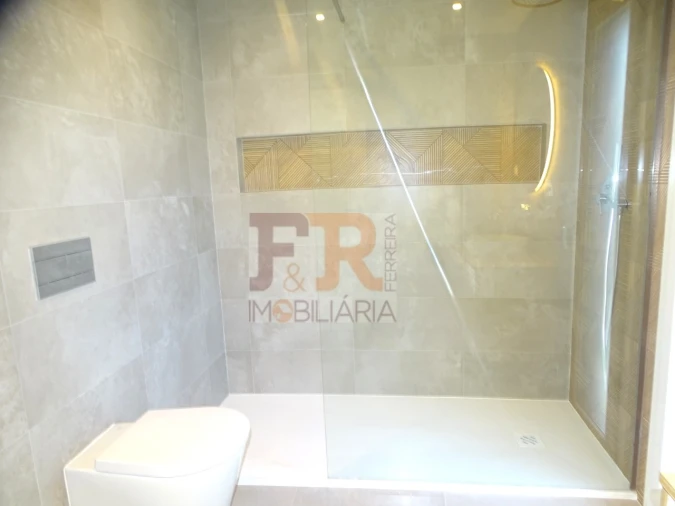 Moradia T4 para Venda em Fernao Ferro Foto 25