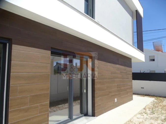 Moradia T4 para Venda em Fernao Ferro Foto 50