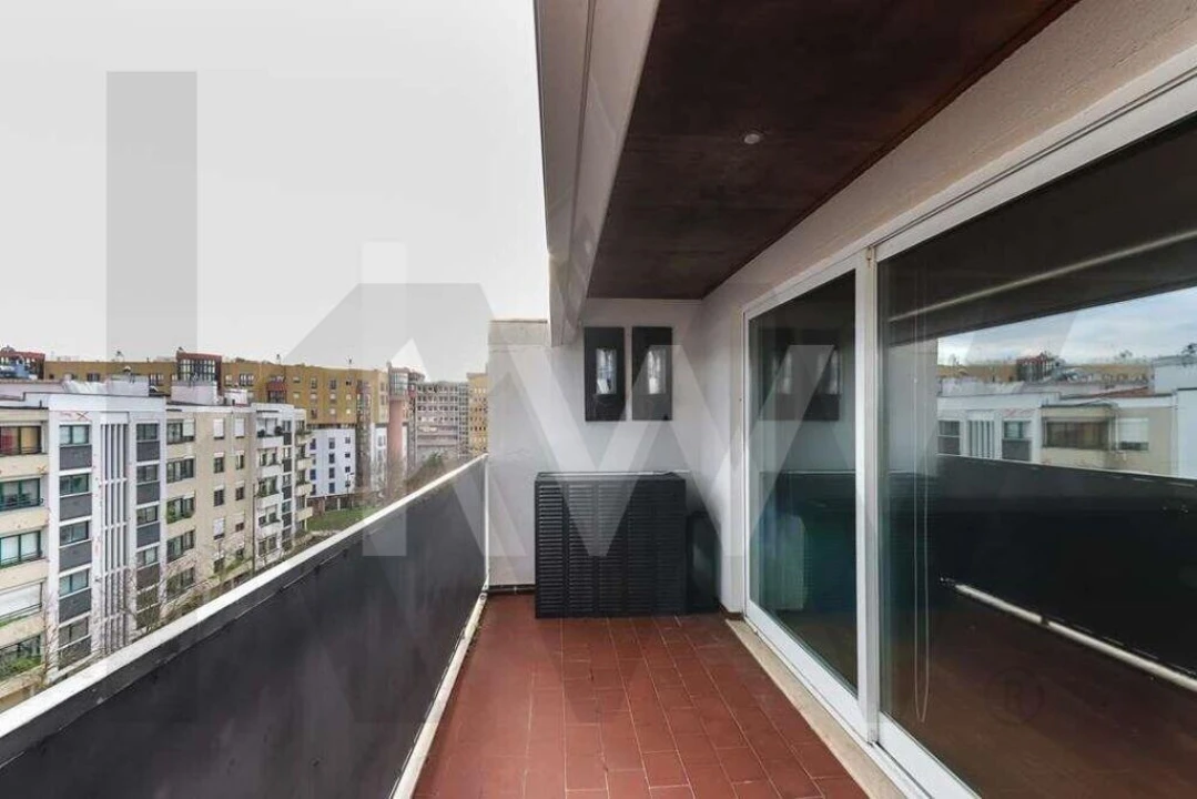 Apartamento T2 para Arrendamento em Lumiar Foto 3